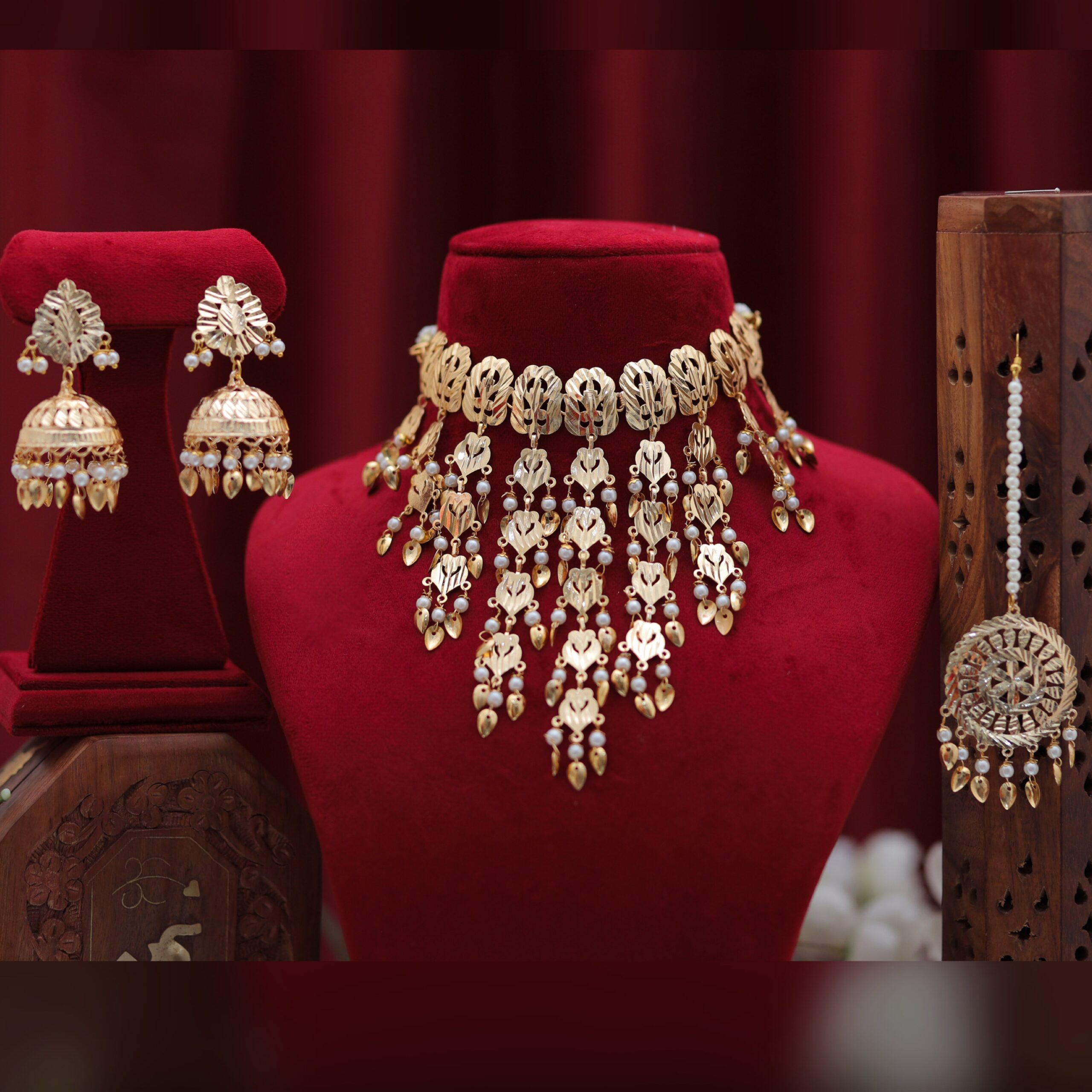 Real Goldlook Jhaalar set with Jhumka Tikka